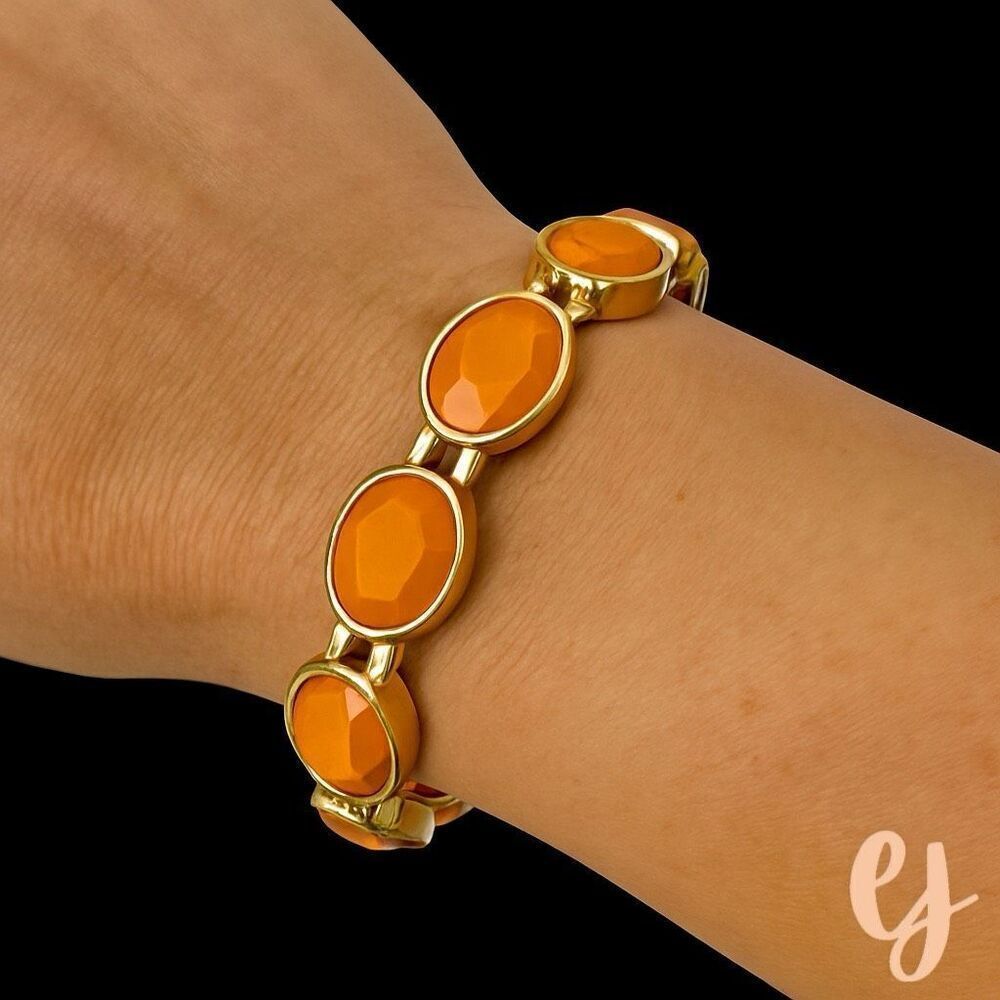Hammered Gold-Tone Bangle Bracelet with Faceted Orange Stones – Vintage Style